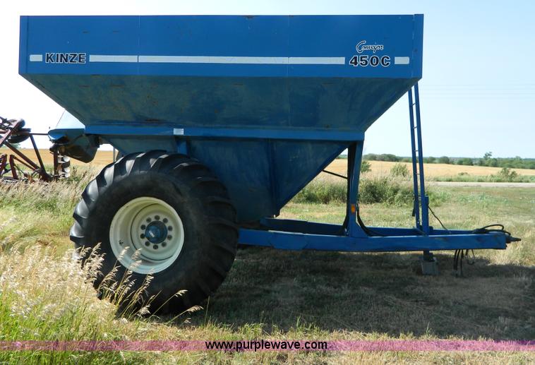 image for item G7942 Kinze 450C grain cart