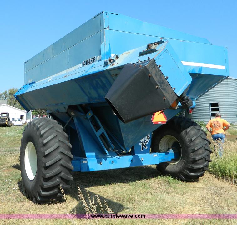 image for item G7942 Kinze 450C grain cart