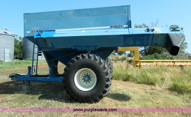 image for item G7942 Kinze 450C grain cart