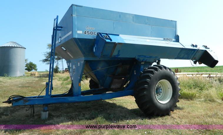 image for item G7942 Kinze 450C grain cart