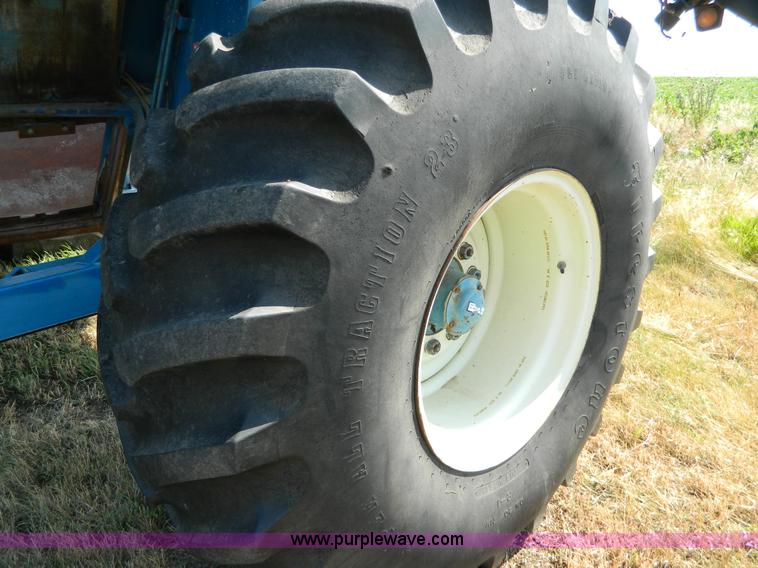image for item G7942 Kinze 450C grain cart