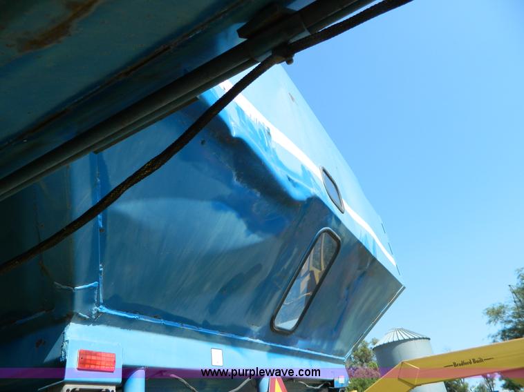 image for item G7942 Kinze 450C grain cart