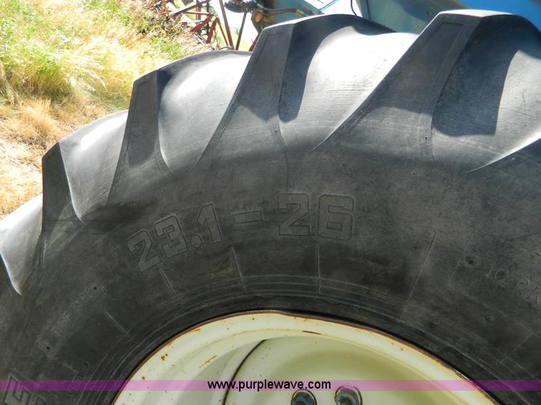 image for item G7942 Kinze 450C grain cart