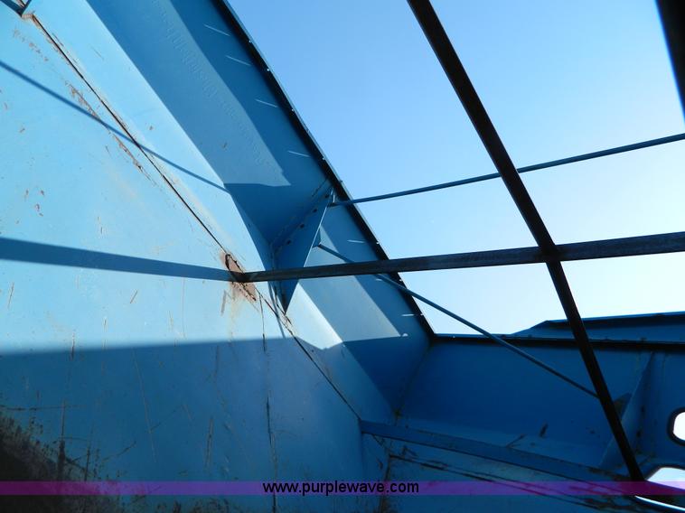 image for item G7942 Kinze 450C grain cart