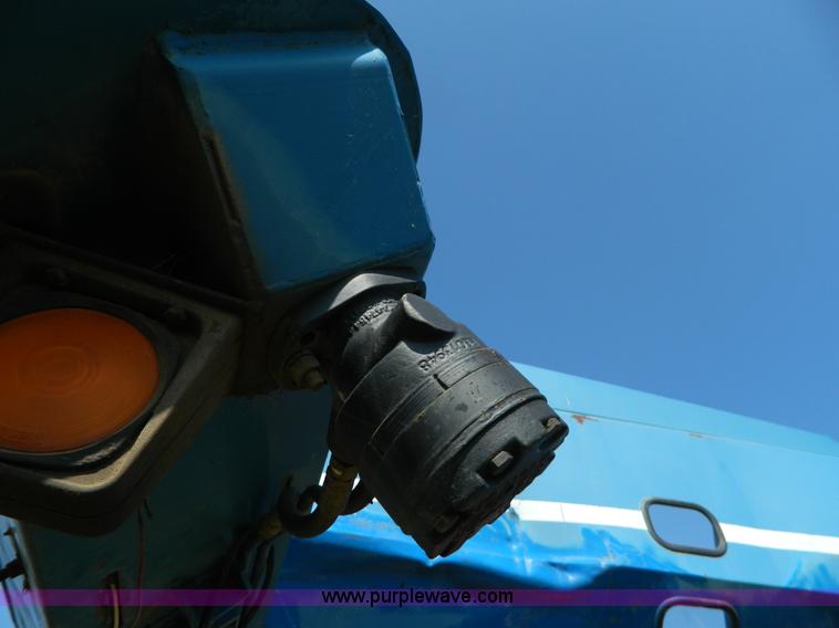 image for item G7942 Kinze 450C grain cart