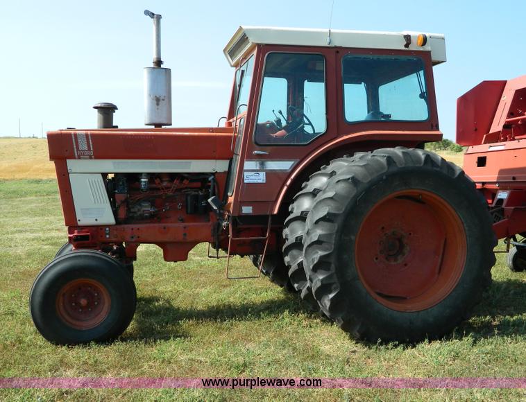 image for item G7944 1973 International 100 Hydro tractor