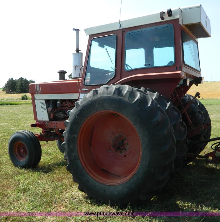 image for item G7944 1973 International 100 Hydro tractor