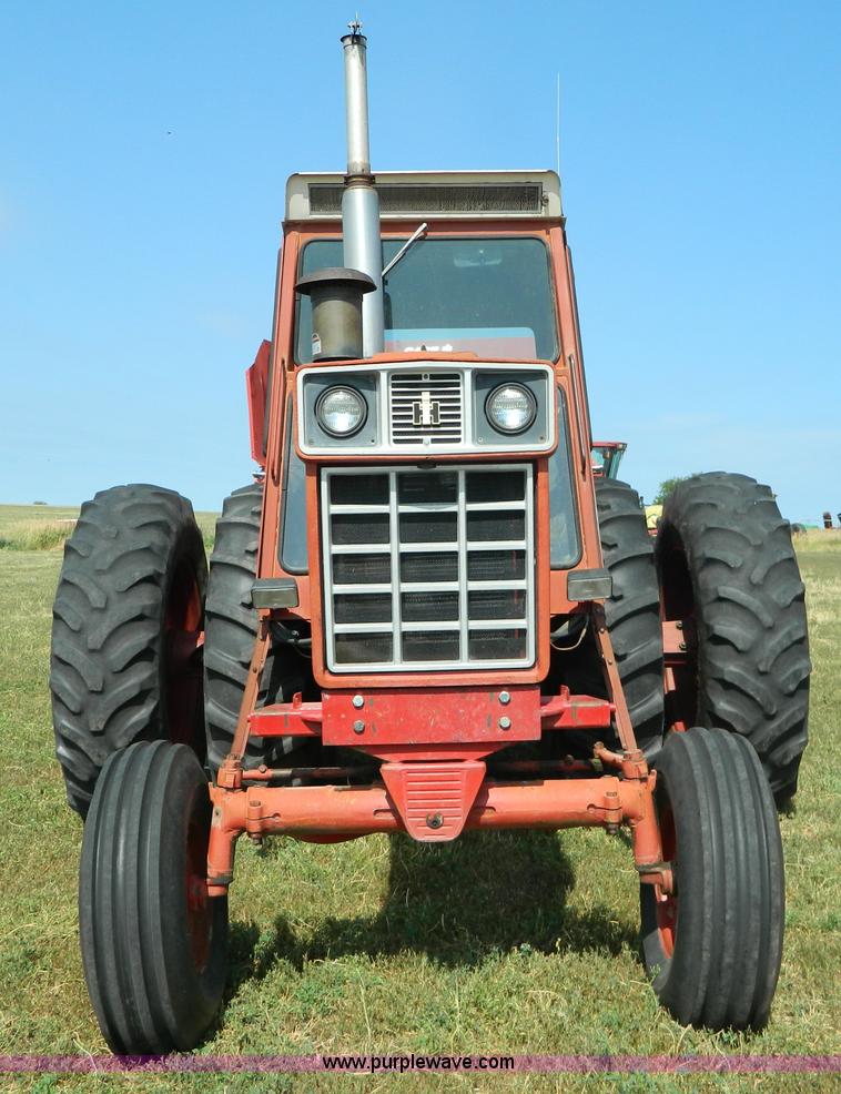 image for item G7944 1973 International 100 Hydro tractor