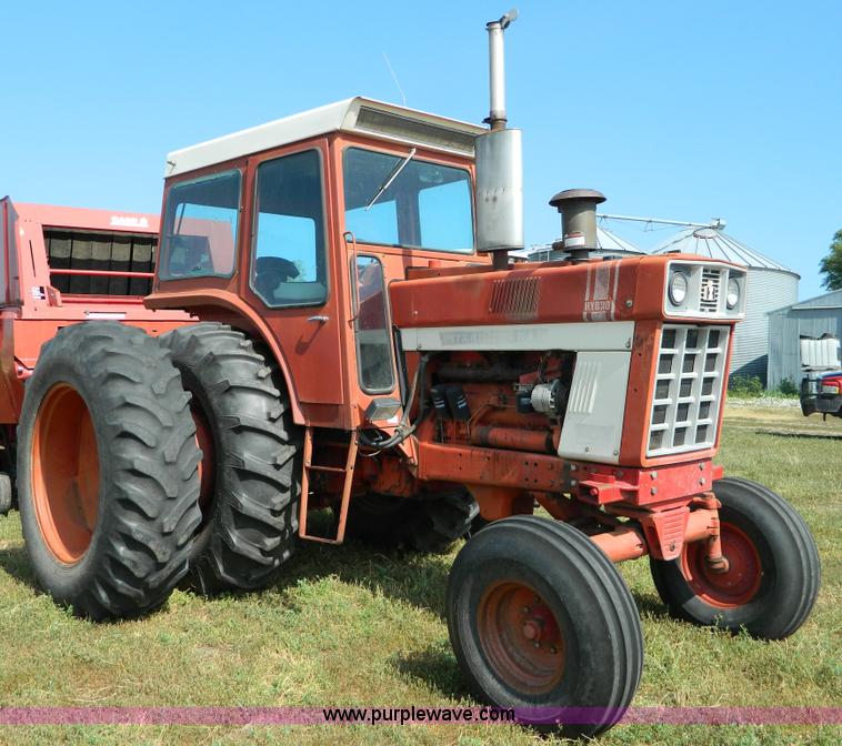 image for item G7944 1973 International 100 Hydro tractor