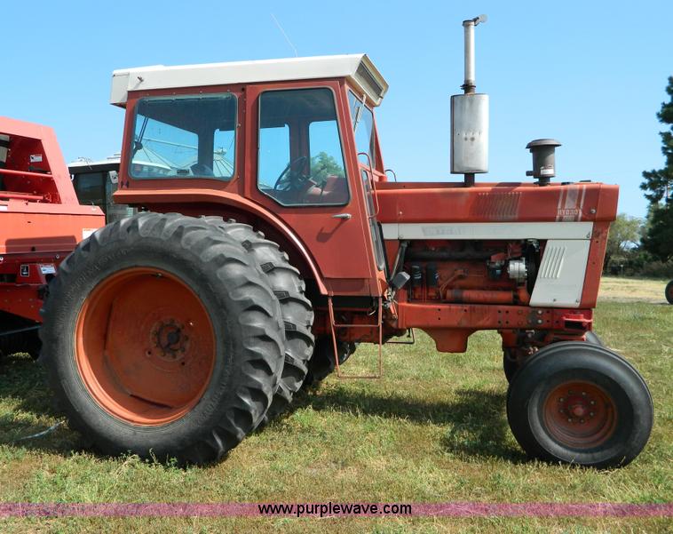 image for item G7944 1973 International 100 Hydro tractor