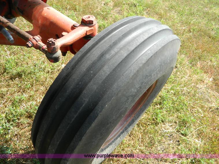 image for item G7944 1973 International 100 Hydro tractor