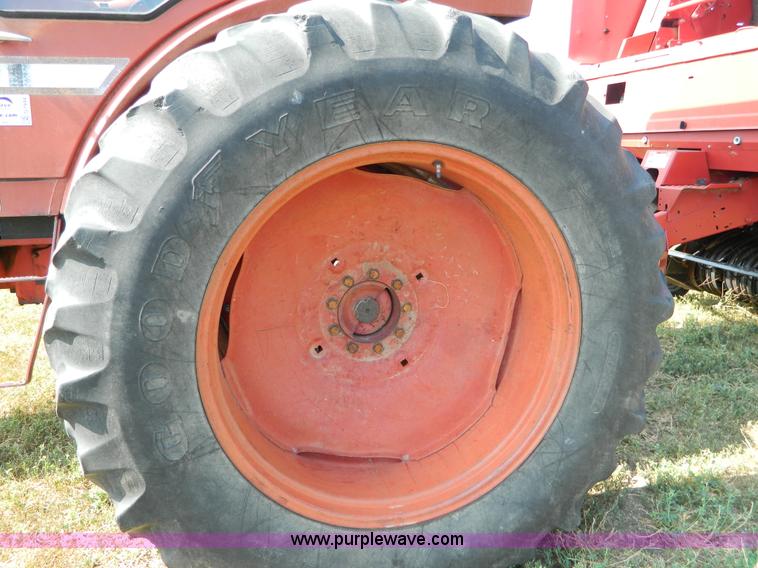 image for item G7944 1973 International 100 Hydro tractor