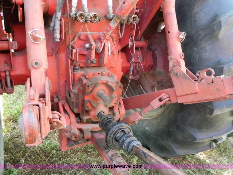 image for item G7944 1973 International 100 Hydro tractor