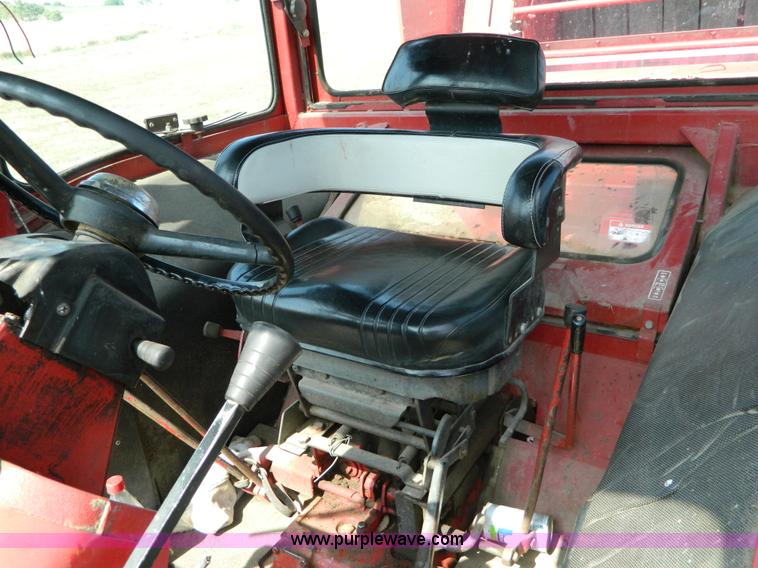 image for item G7944 1973 International 100 Hydro tractor