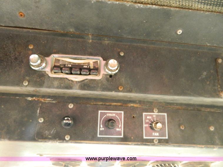 image for item G7944 1973 International 100 Hydro tractor