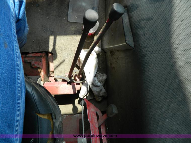 image for item G7944 1973 International 100 Hydro tractor