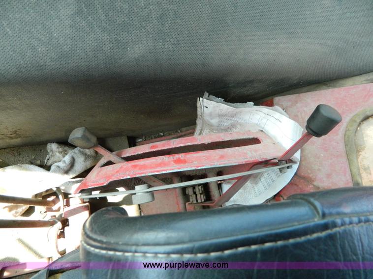 image for item G7944 1973 International 100 Hydro tractor