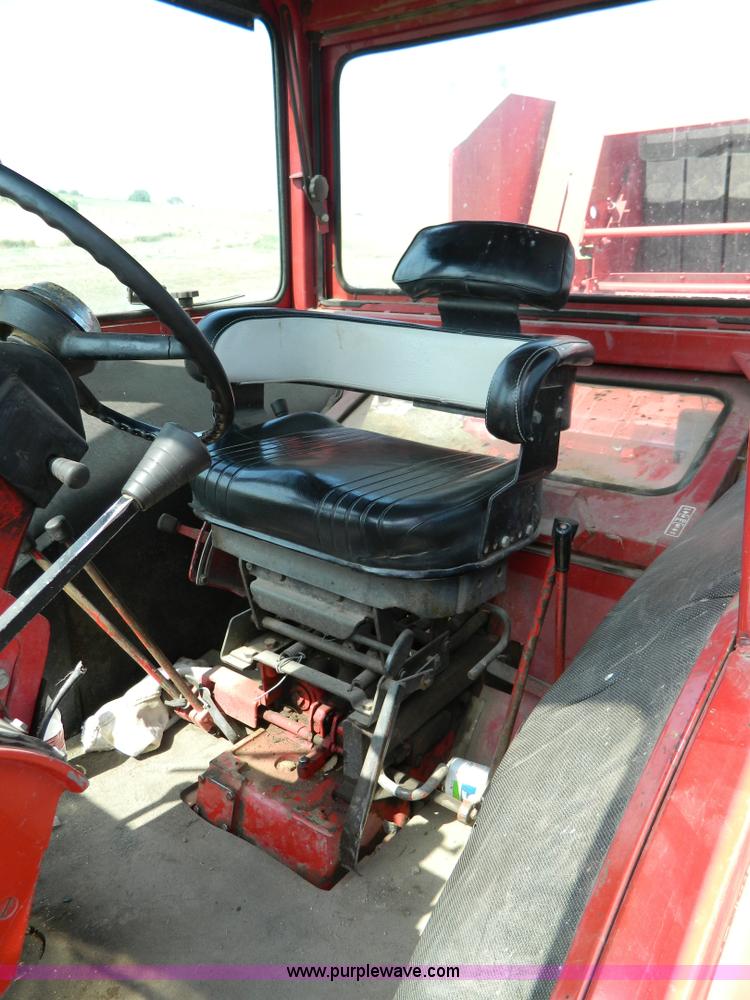 image for item G7944 1973 International 100 Hydro tractor