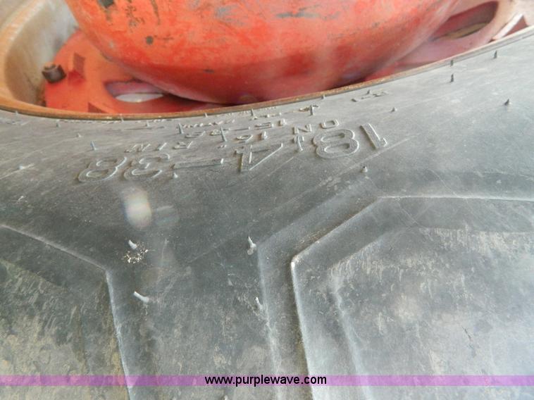 image for item G7944 1973 International 100 Hydro tractor