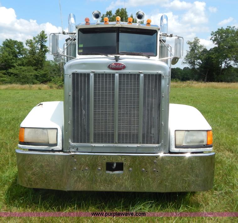 image for item G9475 1990 Peterbilt 377 semi truck