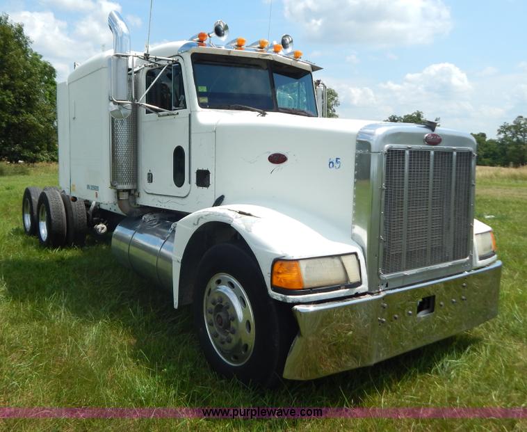 image for item G9475 1990 Peterbilt 377 semi truck