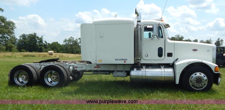 image for item G9475 1990 Peterbilt 377 semi truck