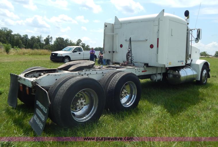 image for item G9475 1990 Peterbilt 377 semi truck