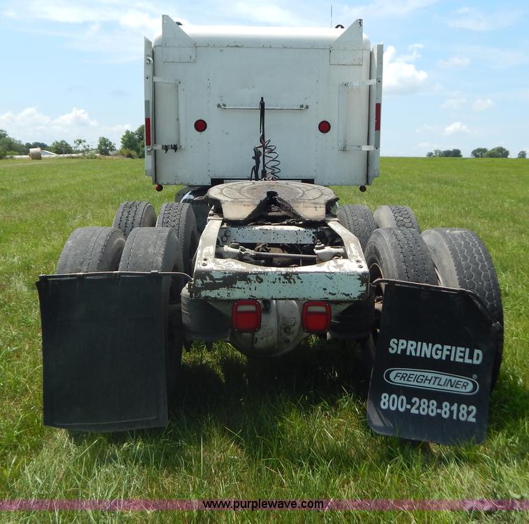 image for item G9475 1990 Peterbilt 377 semi truck