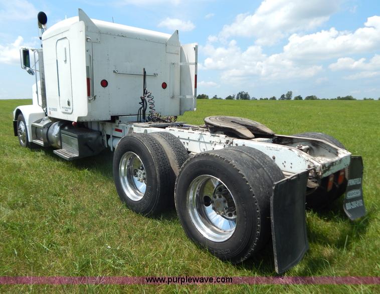 image for item G9475 1990 Peterbilt 377 semi truck