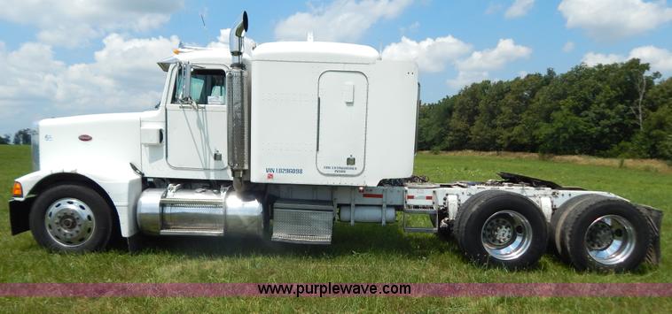 image for item G9475 1990 Peterbilt 377 semi truck
