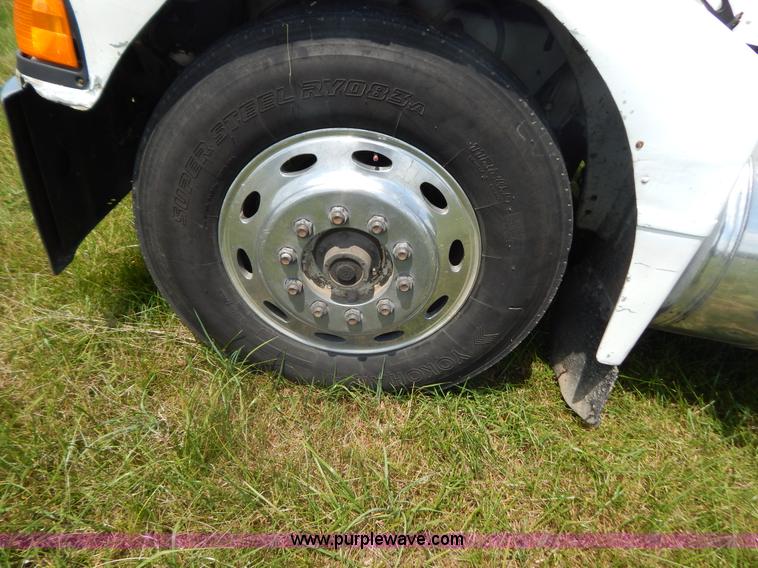 image for item G9475 1990 Peterbilt 377 semi truck