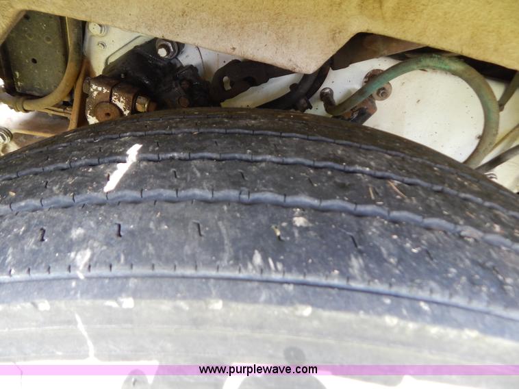 image for item G9475 1990 Peterbilt 377 semi truck