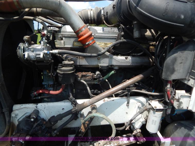 image for item G9475 1990 Peterbilt 377 semi truck