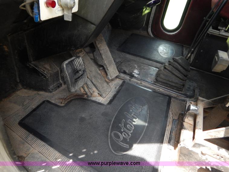 image for item G9475 1990 Peterbilt 377 semi truck
