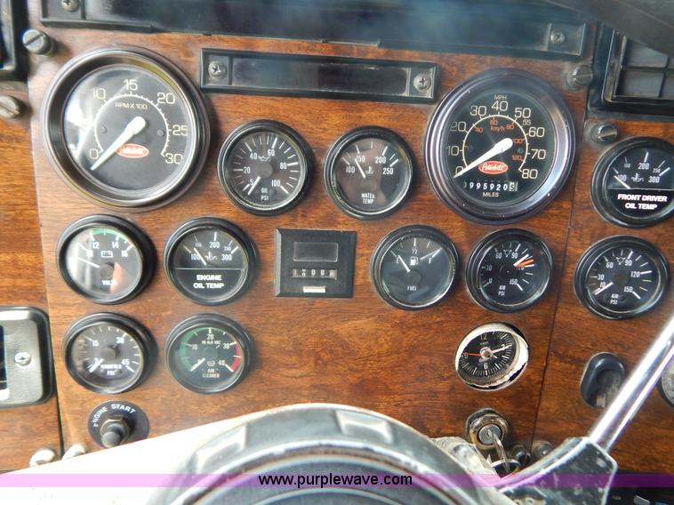 image for item G9475 1990 Peterbilt 377 semi truck