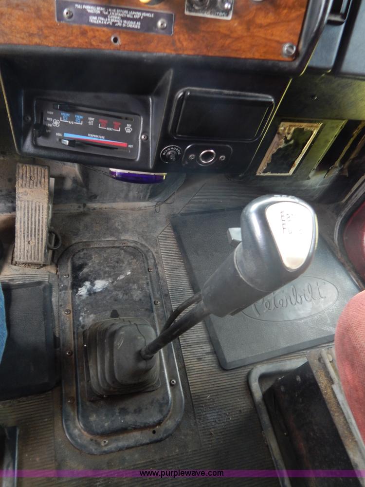 image for item G9475 1990 Peterbilt 377 semi truck