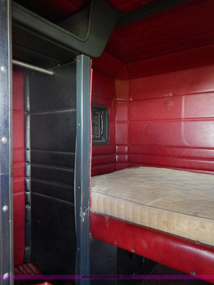 image for item G9475 1990 Peterbilt 377 semi truck