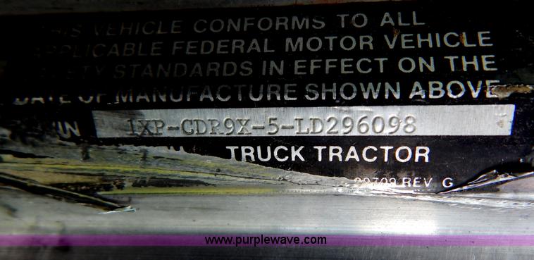 image for item G9475 1990 Peterbilt 377 semi truck