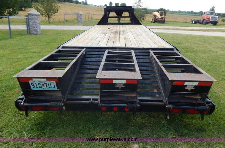 image for item G9476 2007 PJ gooseneck trailer