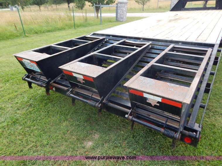 image for item G9476 2007 PJ gooseneck trailer