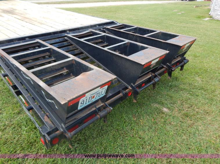image for item G9476 2007 PJ gooseneck trailer