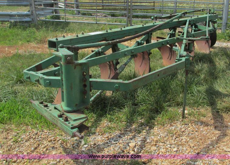 image for item G9478 John Deere six bottom plow