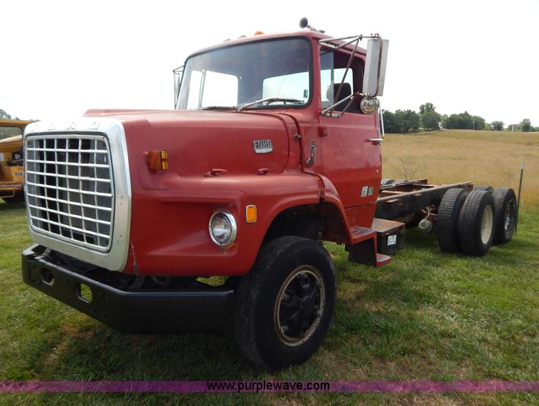 image for item G9480 1979 Ford 8000 cab and chassis