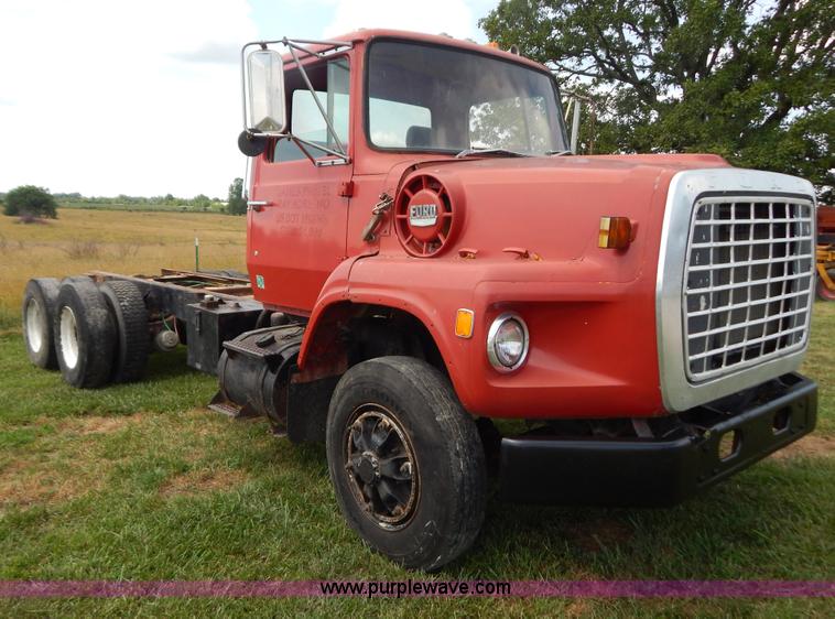 image for item G9480 1979 Ford 8000 cab and chassis
