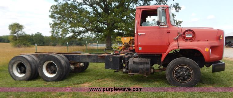 image for item G9480 1979 Ford 8000 cab and chassis