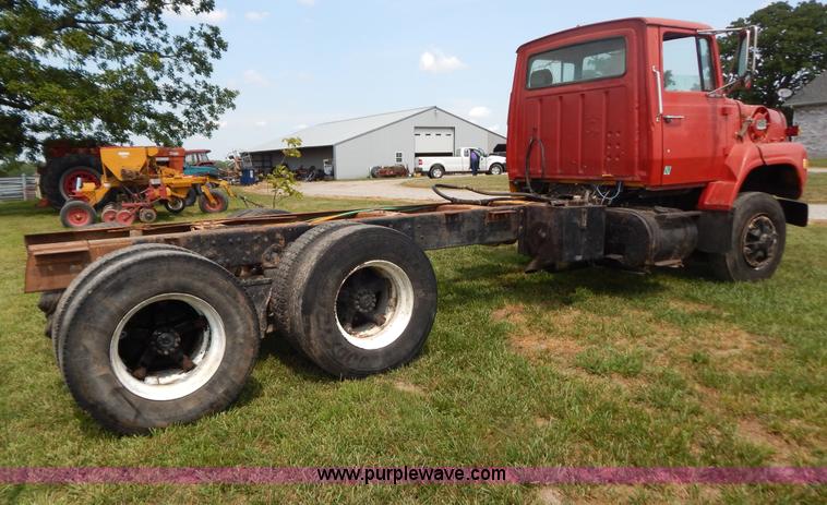 image for item G9480 1979 Ford 8000 cab and chassis