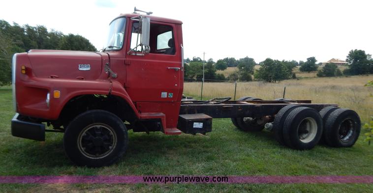image for item G9480 1979 Ford 8000 cab and chassis