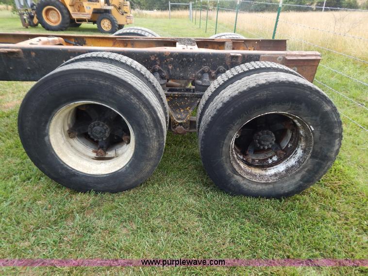 image for item G9480 1979 Ford 8000 cab and chassis