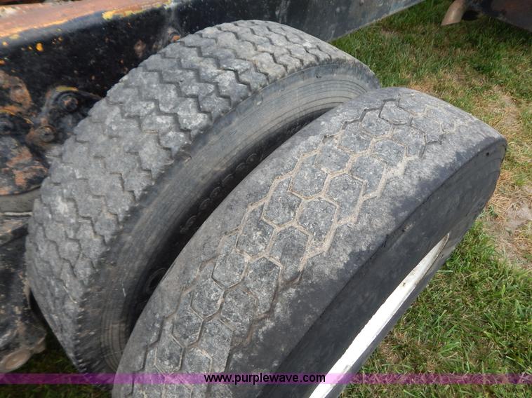 image for item G9480 1979 Ford 8000 cab and chassis