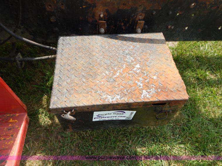 image for item G9480 1979 Ford 8000 cab and chassis